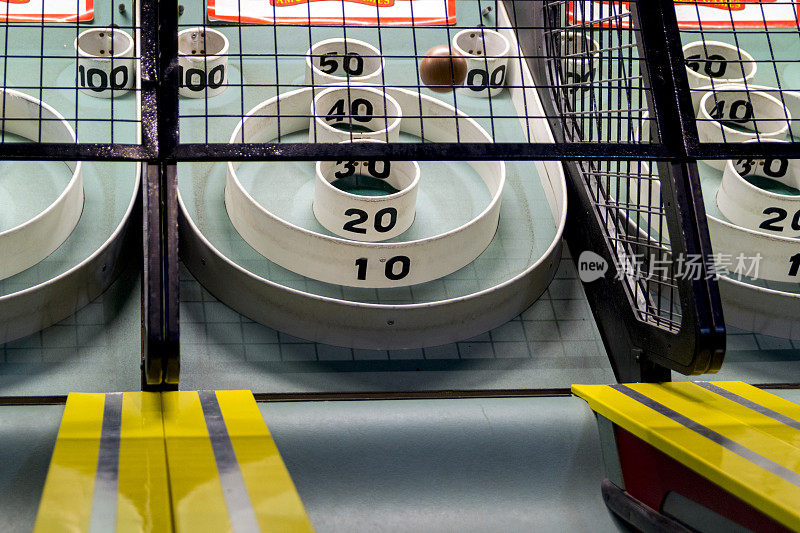 在街机的Skeeball Action